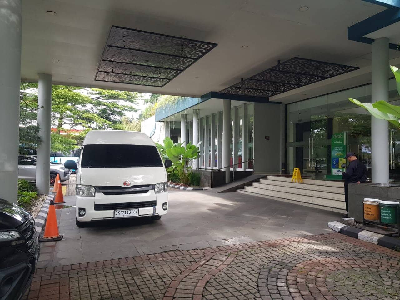travel reguler atau private